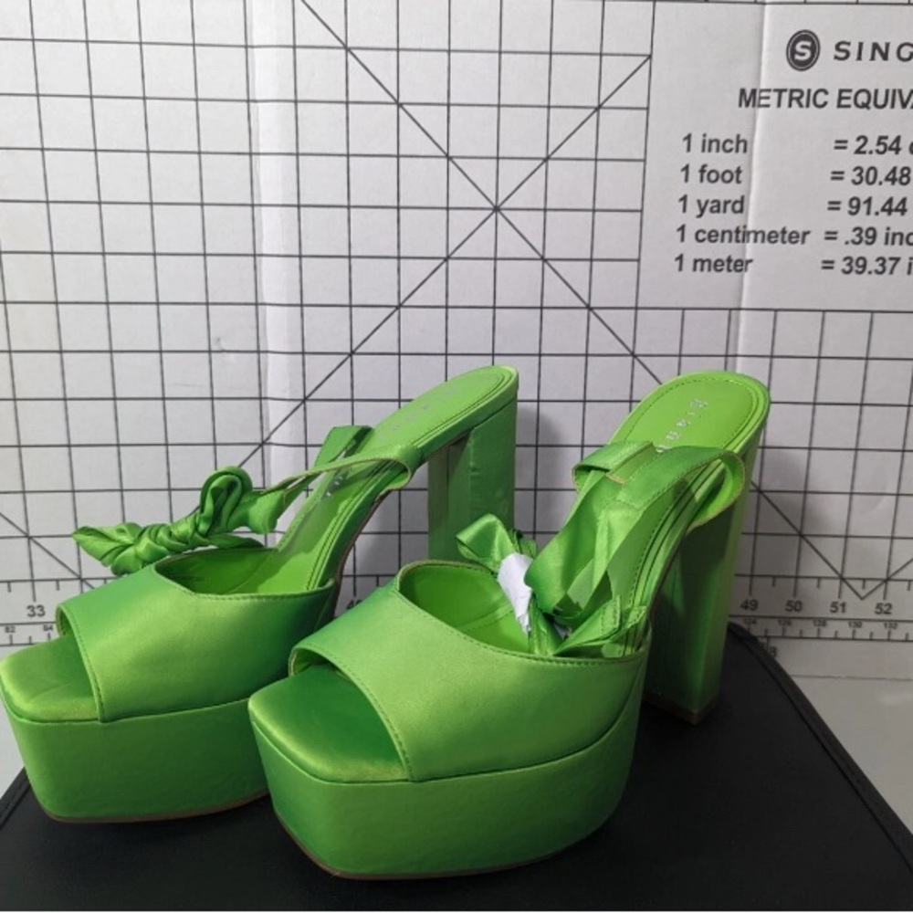 NEW-Size 9.5 Womens Gianni Bini Karstin Velvet Ankle WrapUp Platform Heels Green - Picture 3 of 8